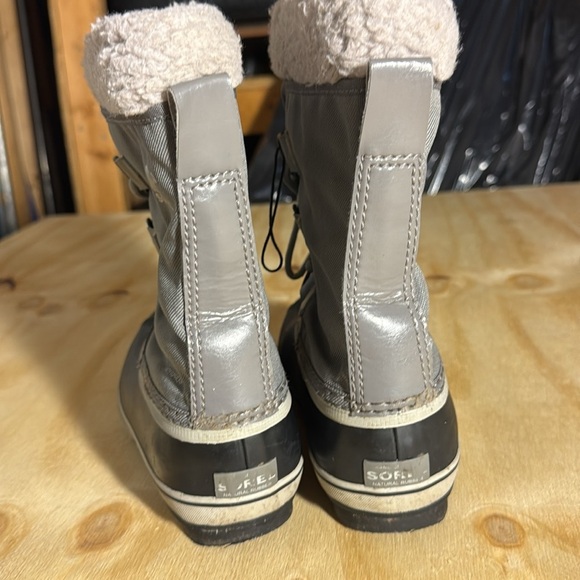 Sorel winter Gray and Black Waterproof Boots Size 3 - Picture 3 of 12